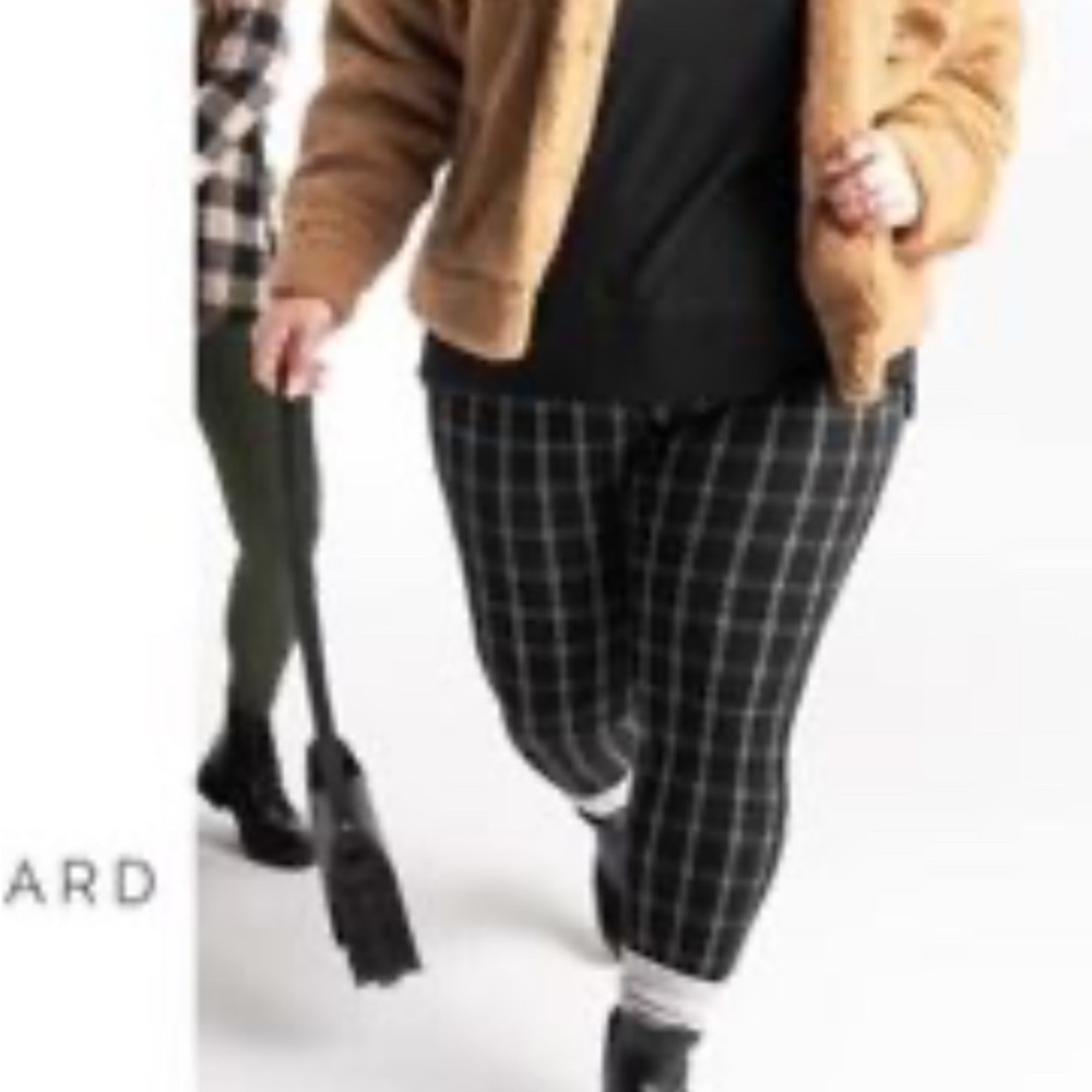 LuLaRoe Black and White Ankle Cropped Pants